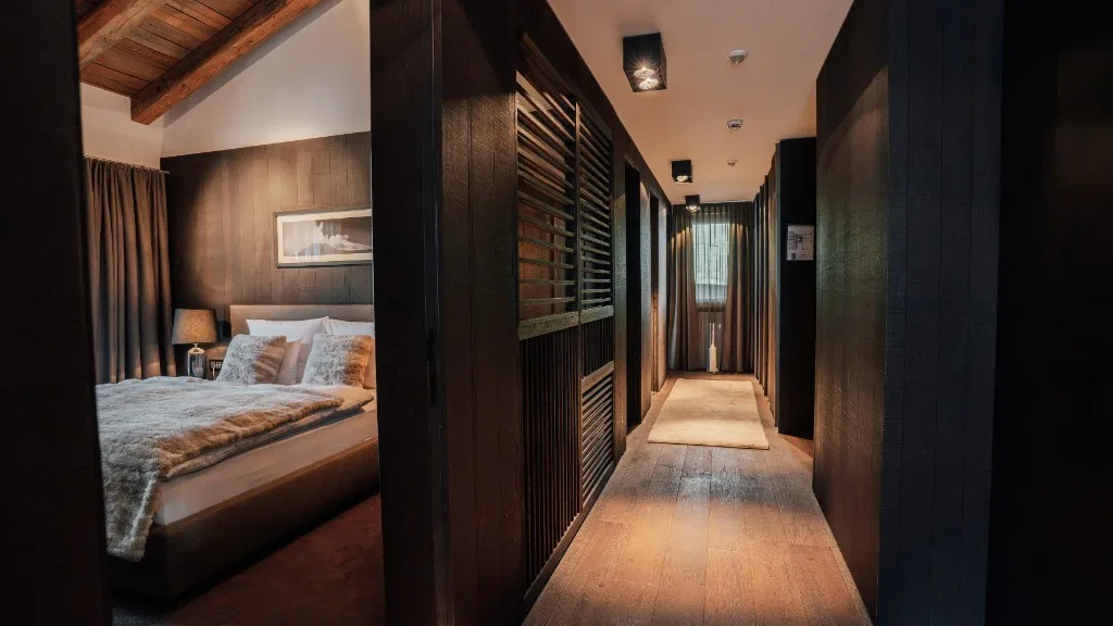 Hallway with wooden floor and view into the bedroom